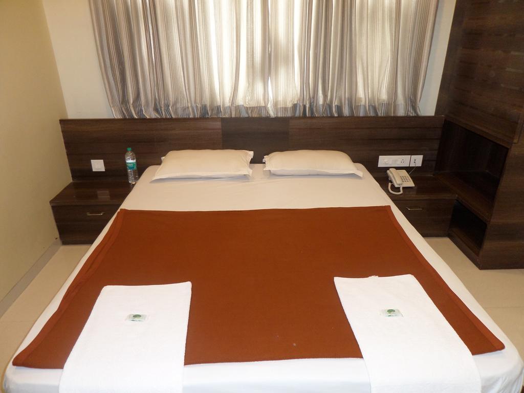 Hotel Sai Heera Residency Shirdi Zimmer foto