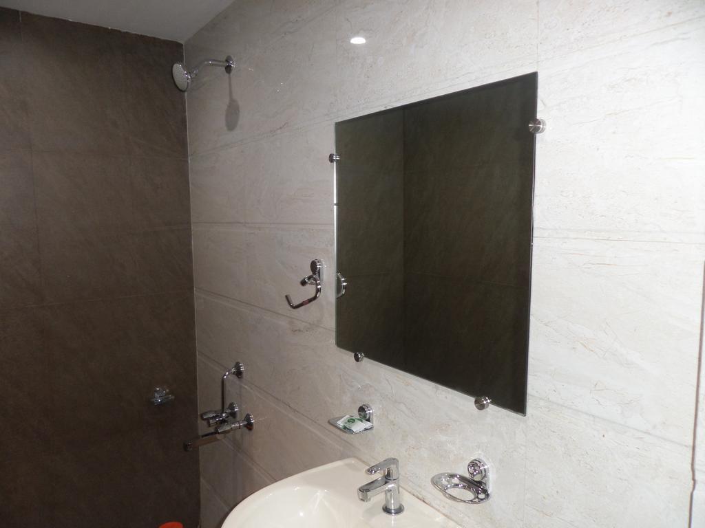 Hotel Sai Heera Residency Shirdi Exterior foto