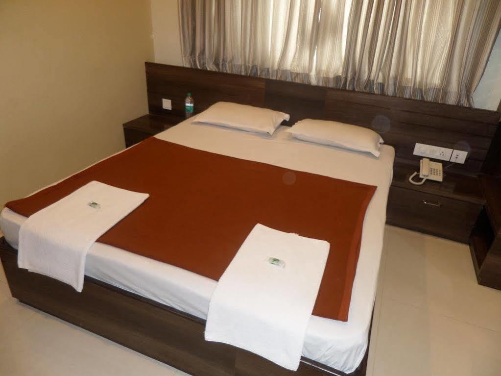 Hotel Sai Heera Residency Shirdi Exterior foto