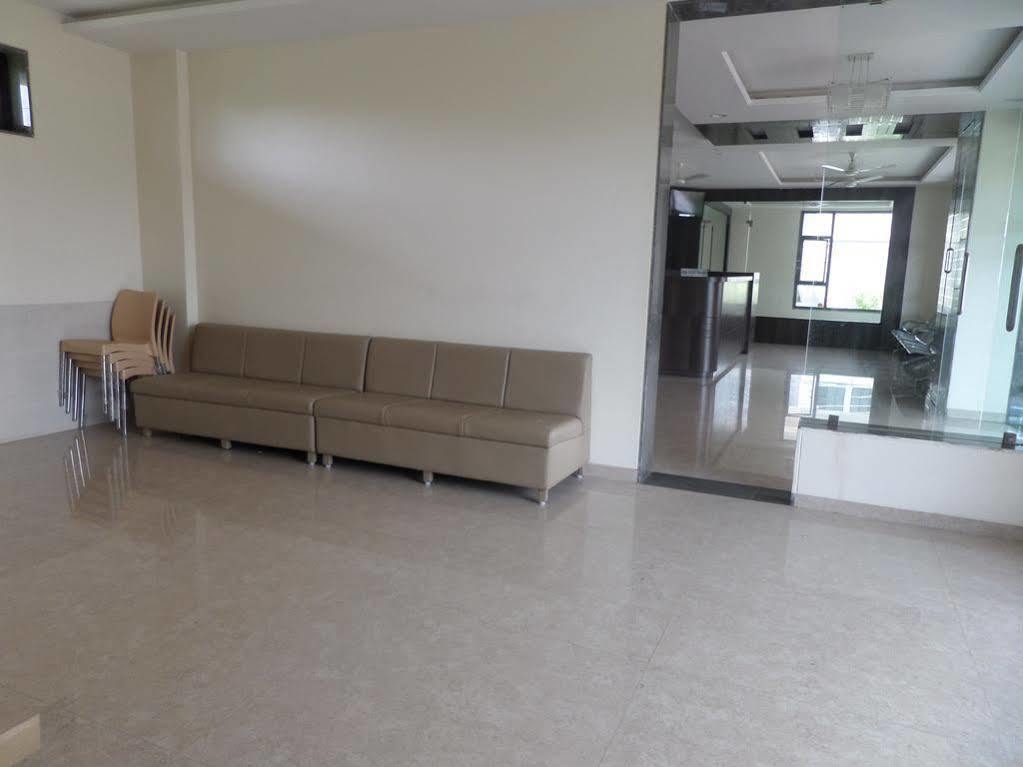 Hotel Sai Heera Residency Shirdi Exterior foto