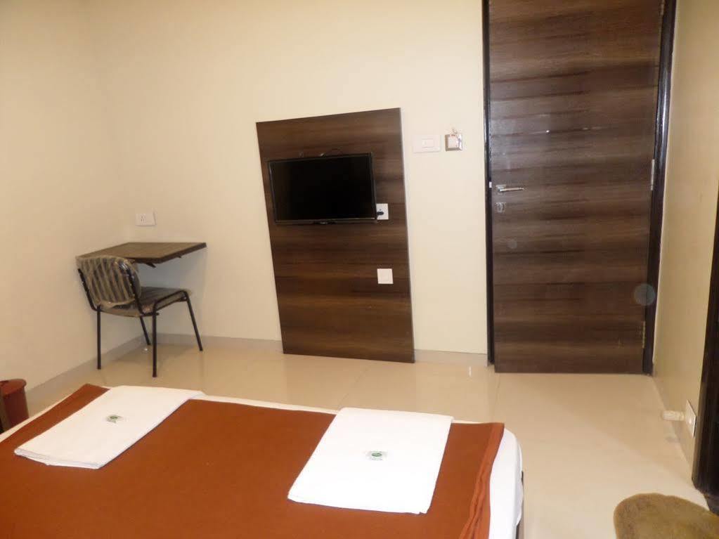 Hotel Sai Heera Residency Shirdi Exterior foto